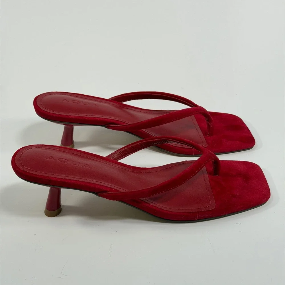 AQUA Ebony Size-6M Womens Red Suede Square Toe Kitten Heel Thong Sandals